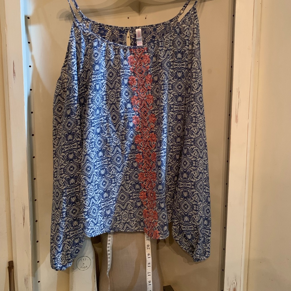 Xhilaration Cold Shoulder Top XXL